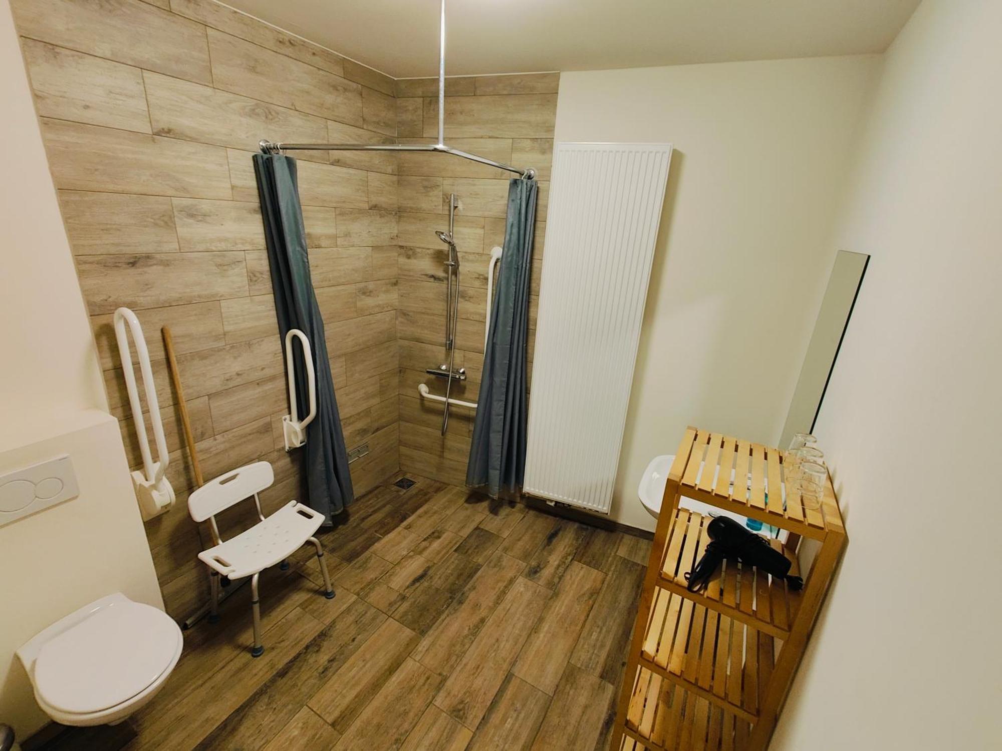 ליובן Hotel Ladeuze מראה חיצוני תמונה