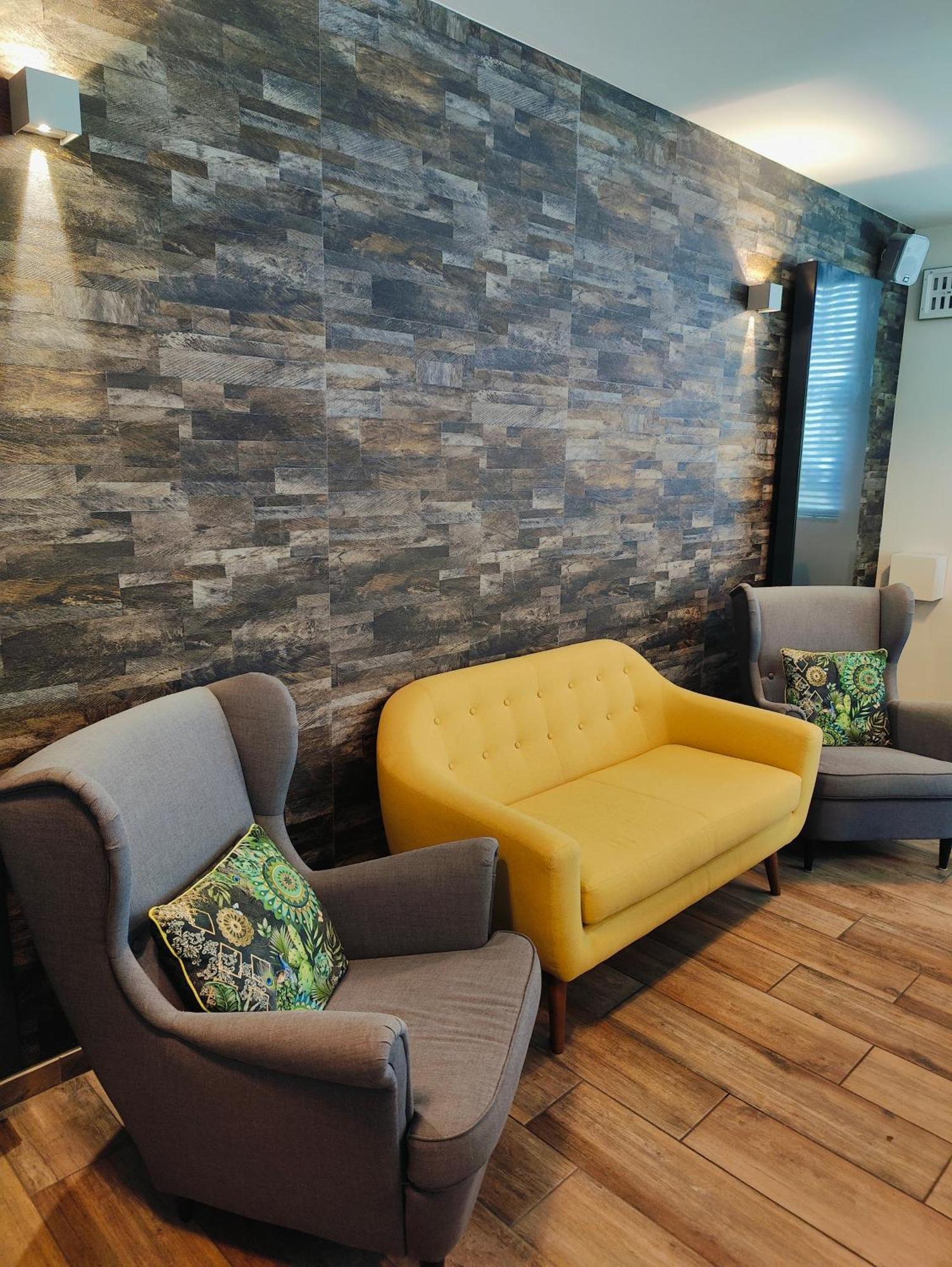 ליובן Hotel Ladeuze מראה חיצוני תמונה